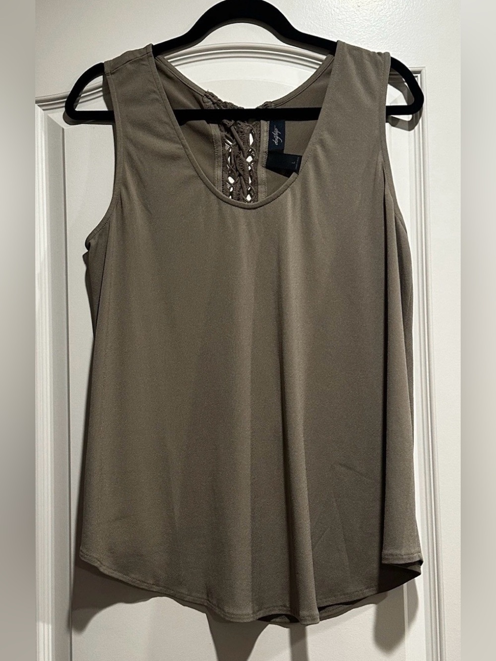 Daytrip Buckle Women L Tank Top Olive Green Crochet Macrame Lace Up Back Flowy